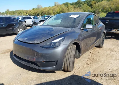 2023 Tesla Model Y Awd/Long Range Dual Motor All-Wheel Drive z USA, uszkodzony, nr VIN 7SAYGAEE3PF807541